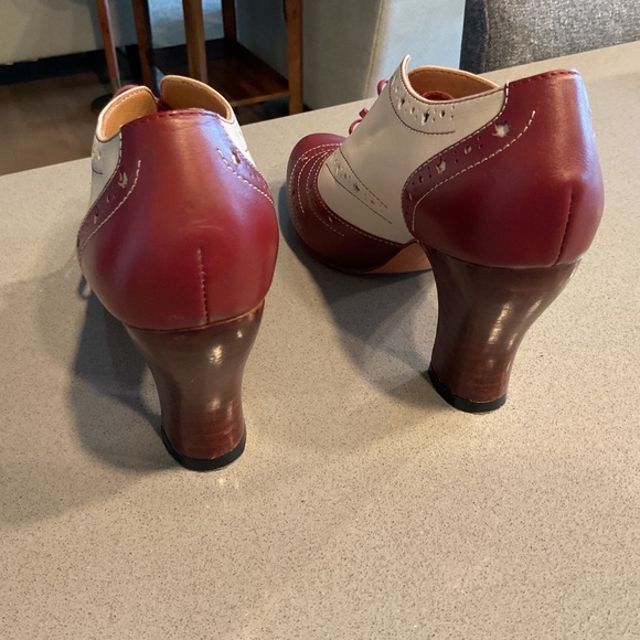 John Fluevog Miracles HEAL Brogued Lace Up Heel Canada 150 size M8 - Picture 8 of 9